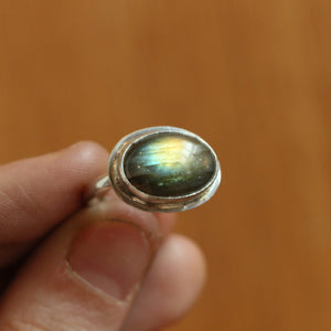 Flashy Labradorite Ring - .925 Sterling Silver - East West Oval Ring - Silversmith Ring