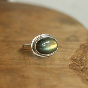 Flashy Labradorite Ring - .925 Sterling Silver - East West Oval Ring - Silversmith Ring