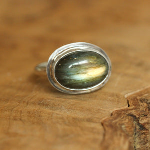 Flashy Labradorite Ring - .925 Sterling Silver - East West Oval Ring - Silversmith Ring