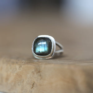 Labradorite Ring - .925 Sterling Silver - Labradorite Ring - Silversmith Ring